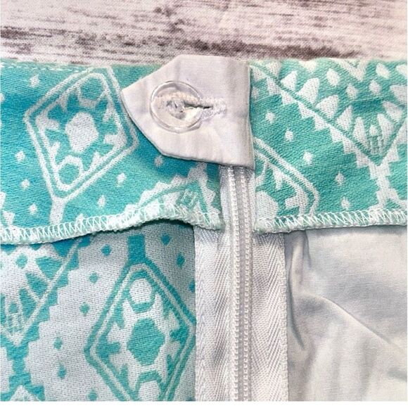 Southern Tide Alice Ikat Jacquard Shorts - Picture 8 of 11